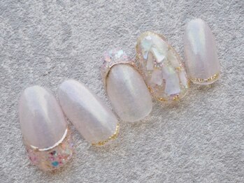 カトルナフ(quatre fois neuf)/ジュエリーホワイトネイル