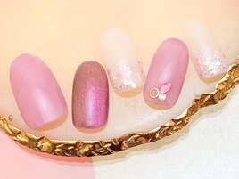 さくら色華やかネイル