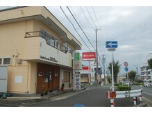 酵素風呂八/ボンとらやの隣