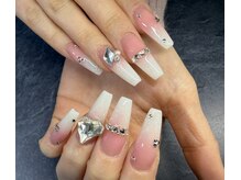 ネイルズ ナスカ(Nails NAZCA)/ストーンたくさんワンホンネイル