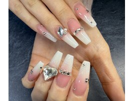 ストーンたくさんワンホンネイル