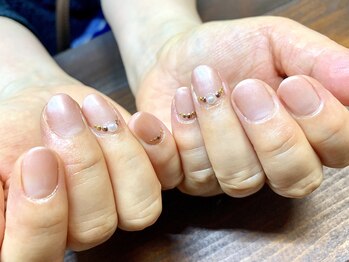 シンプルカラーで指先美人♪