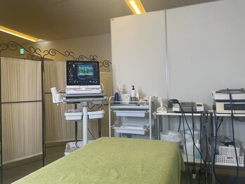 丸の内接骨院グループ 銀座リリース整体院/◆内観【施術ベッド】