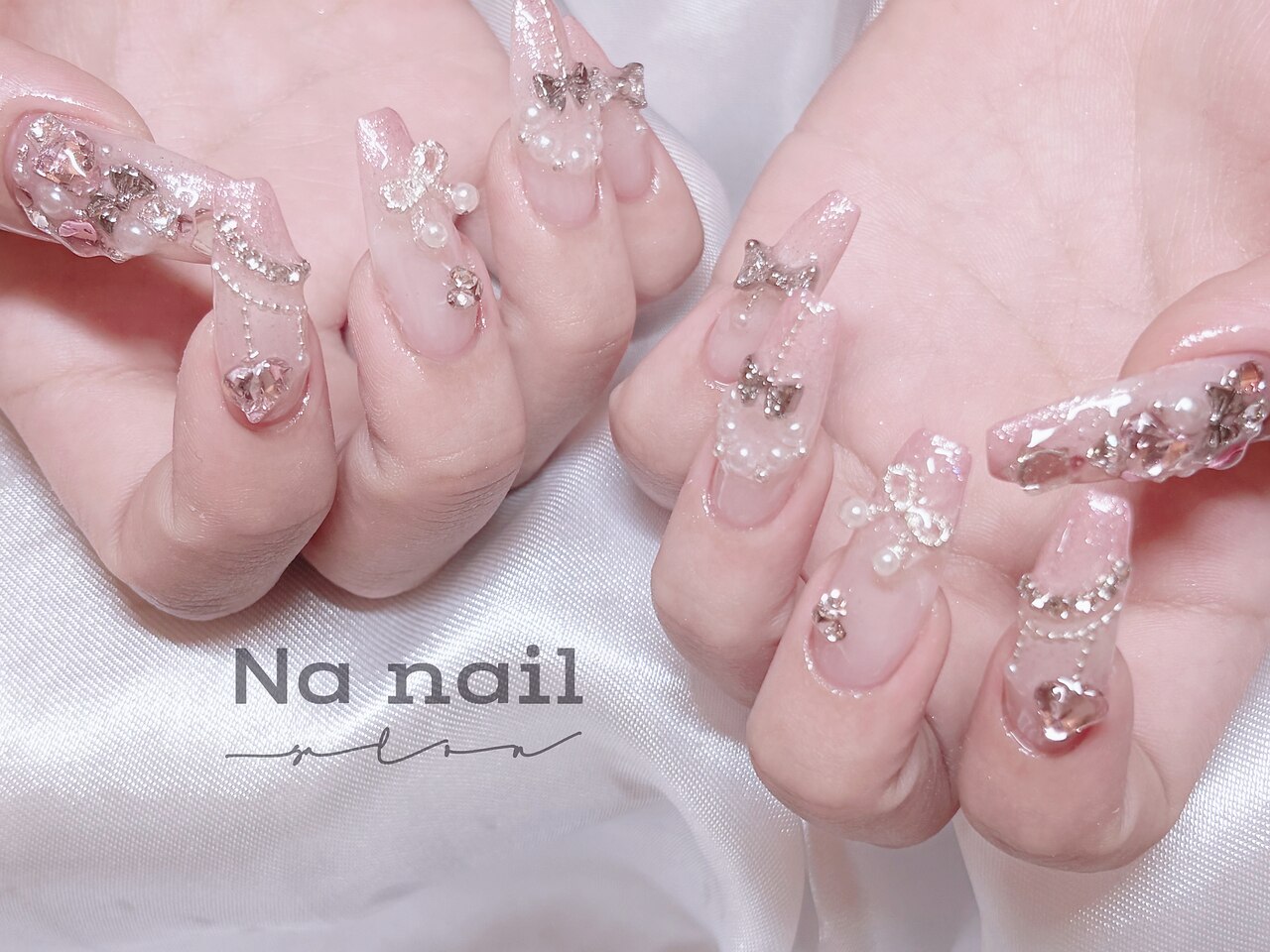 2025年-2026年冬トレンド】ラメグラデーション ロングのネイルデザイン