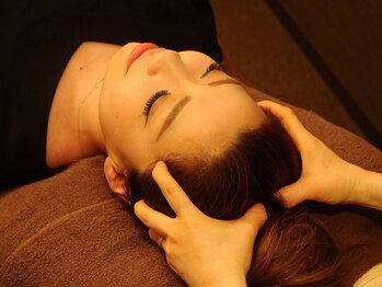 手揉みほぐしアールプロ 曽根店(R pro.)の写真/肩こり・首コリ・不眠・頭痛にお悩みの方！目元から頭までしっかりケアし、コリを解消◎疲れを和らげます☆