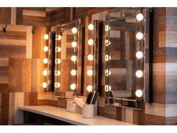 小顔フェイスラボ 鈴鹿店(小顔FaceLabo.)/メイク直しも◎コテ完備♪