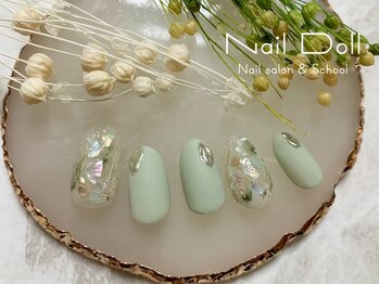 ネイルドール(Nail Doll)/春グリーン×シェルニュアンス