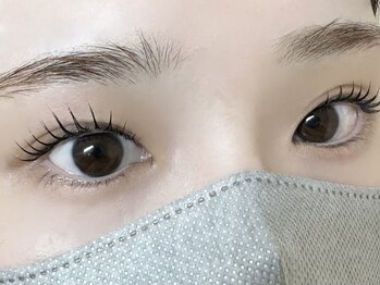 ローラン(LORAN)/上向きまつげで目元を明るく