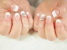 タイニーツリー(Tiny Tree)/白フレンチネイル