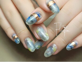 フローフェン(Floofen)/グレー×黄色のお花×青