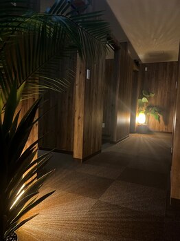 手もみ処 さざ波 三沢店/波の音流れる温かみのある店内♪