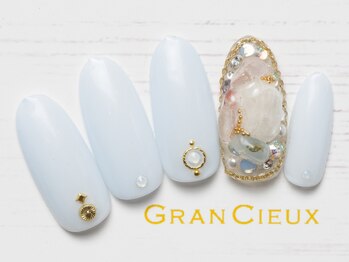 クアトログランシュ 青葉台(QUATRO×GranCieux)/天然石埋め尽くしネイル／8500円