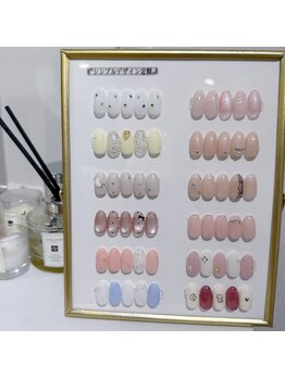 アンベリール 新宿(Embellir)の写真/「次はどっちにしよう？」オフィスOKの上品ネイルも、褒められガーリーも♪定額で叶える理想の指先☆