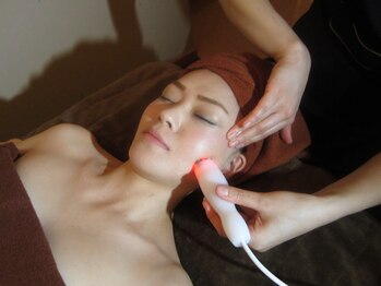 セラヴィ 元吉田店/ネオフェイシャル