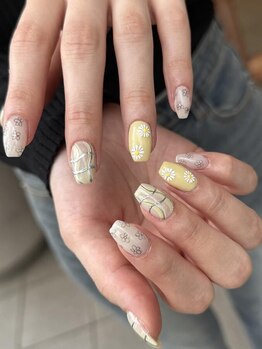 ネイルズキュー(NAILS CUE)の写真/手描きでしか出せない、細部の美しさ◎繊細な手描きアートで、指先にときめく“私だけのデザイン”を。