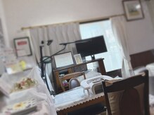 ラブユー(LvU)の雰囲気（アンティーク調のサロン 日焼けしない肌に優しいAIライトを使用）