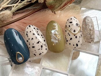 ネイルサロンアンドスクール ラフィーネ 池袋店/ダルメシアン×ミラー◆￥7990