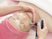 卯の時間の雰囲気（お顔は短時間施術でも、くすみが抜けて顎先もシャープに！）