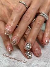 カミアンユイヤ ネイルラボ(KAMIANYUIYA Nail LAB)/ストーン埋め尽くしデザイン