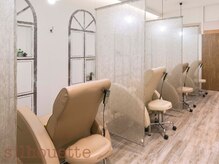 シルエット 博多マルイ店(silhouette)の雰囲気（アンティーク調の落ち着いた空間で、丁寧に施術を行います☆）