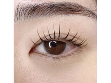 目元を華やかにします。