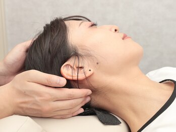 【眼精疲労専門ケア&ヘッドスパ】アイレスキュー 神戸三宮店の写真/【慢性的な首肩こり・眼精疲労に】目元ケア×本格手技によるドライヘッドスパで蓄積した疲れをじっくり癒す