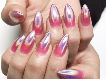 ネイル ゴシップ(Nail Gossip)/ひと味違うミラーネイル