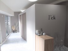 アイック 池袋東口店(I’ck)/白とグレーを基調にした店内★