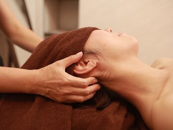 サロン ド ナデシコ(Salon de Nadeshiko)/頭部の筋肉全体を緩めていきます