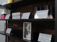 リリー イオン旭川永山店(Lilly)の雰囲気（美容液等ホームケアに必要なアイテムが揃っています。）