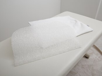 ソルナ ウメダ(Soluna UMEDA)/寝てる間に首の歪みを整える枕