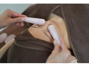 アロマテラピー ハンナ(HANNA)の写真/クレイやホットストーンでお顔の滞りを改善し、血色の良い引き締まったお顔に。内側から潤い、ハリツヤUP☆