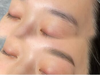 ブリエルアイラッシュ(BRILLER EYELASH)の写真/【流行り廃れのない、お客様の骨格/筋肉/雰囲気を活かしたアイブロウデザインワックス】