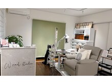 豊富なカラーバリエーションと快適な施術環境で、理想のネイルを