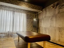 全力ストレッチ 川口店/贅沢な半個室の施術部屋へご案内