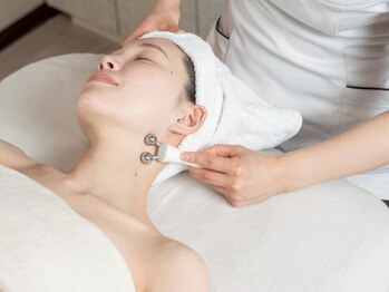 クレビア(CREBIA)の写真/【サロン独自のニキビ対策★】30代・40代女性の満足度No.1！《血流ケア》で根本からお肌の状態にアプローチ