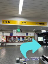 駅に着いたら南改札を出ます