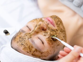 ジュメーム サンテ エ ボーテ(Je m'aime sante' et beaute')の写真/【完全個室☆女性専用のプライベートサロン】CHRISTINA取扱店！潤いに満ちた透明感のあるお肌に導きます♪
