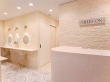 リリーオン 表参道店(RILLEE-ON)の雰囲気（リリーオン表参道店 フロント）