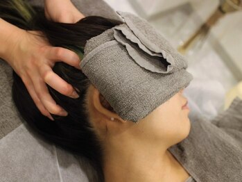 アンジェーム(ANGEAME)の写真/【話題のドライヘッドスパ★】頭痛/眼精疲労/首肩の凝りにも◎全身の血流を促すために足元から施術します♪