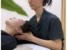 頭の先から足の先まで調整する美容整骨で歪みのない美姿勢を実現