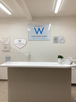 ホワイトニングショップ あおもり新町店/室内 カウンター