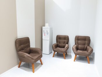 はぴねす鍼灸整骨院 飯田橋サクラテラス院/【飯田橋】受付雰囲気