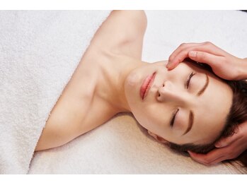 三ノ宮鍼灸院 接骨院の写真/と・に・か・く！小顔になりたい！〈ラジオ波・キャビテーションのダブル施術〉で美しいフェイスラインを！