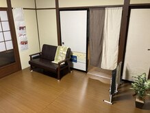 アロゼ/待合室でお待ちください。