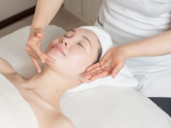 クレビア(CREBIA)の写真/【ニキビケア/駆け込みサロン★】《全身の血流》を整えて素肌の根本から美しい状態に変える新感覚ケア↑