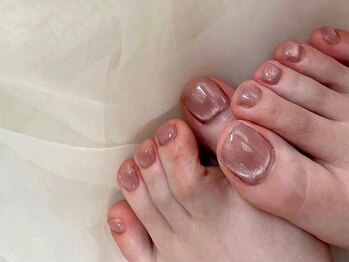 ケリー(kelly)の写真/【キラキラ眩しい足元に♪】サンダルからのぞく指先を彩りましょう☆ワンカラーもアートも幅広く対応◎