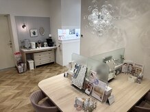 クリニカルエステ イーズ 京橋店の雰囲気（可愛いサロン内で『カフェ』気分）