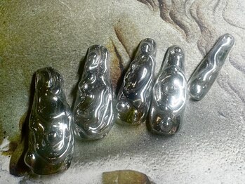 メタリックシルバー