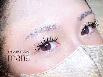 マナアイラッシュスタジオ(MANA EYELASH STUDIO)の写真/【濃さ&モチ最高】当店大人気バインドロック140本★左右のばらつきがない技術力の高さで仕上がり大満足!